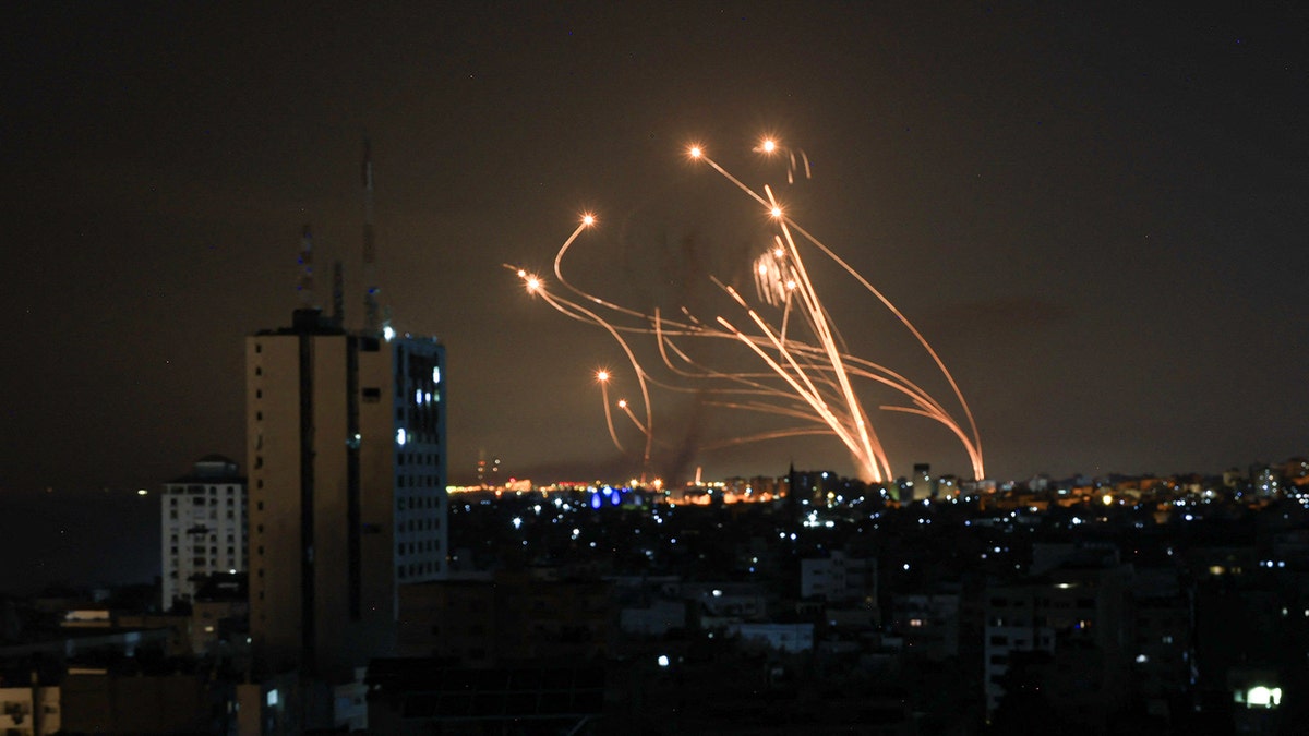 Lançamento de foguetes sobre Israel