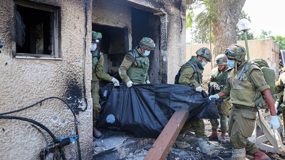 Soldiers holding a body bag