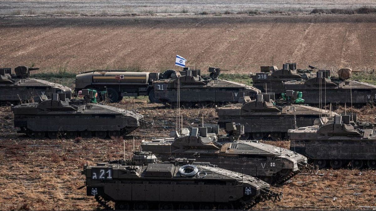 Israel tanks border