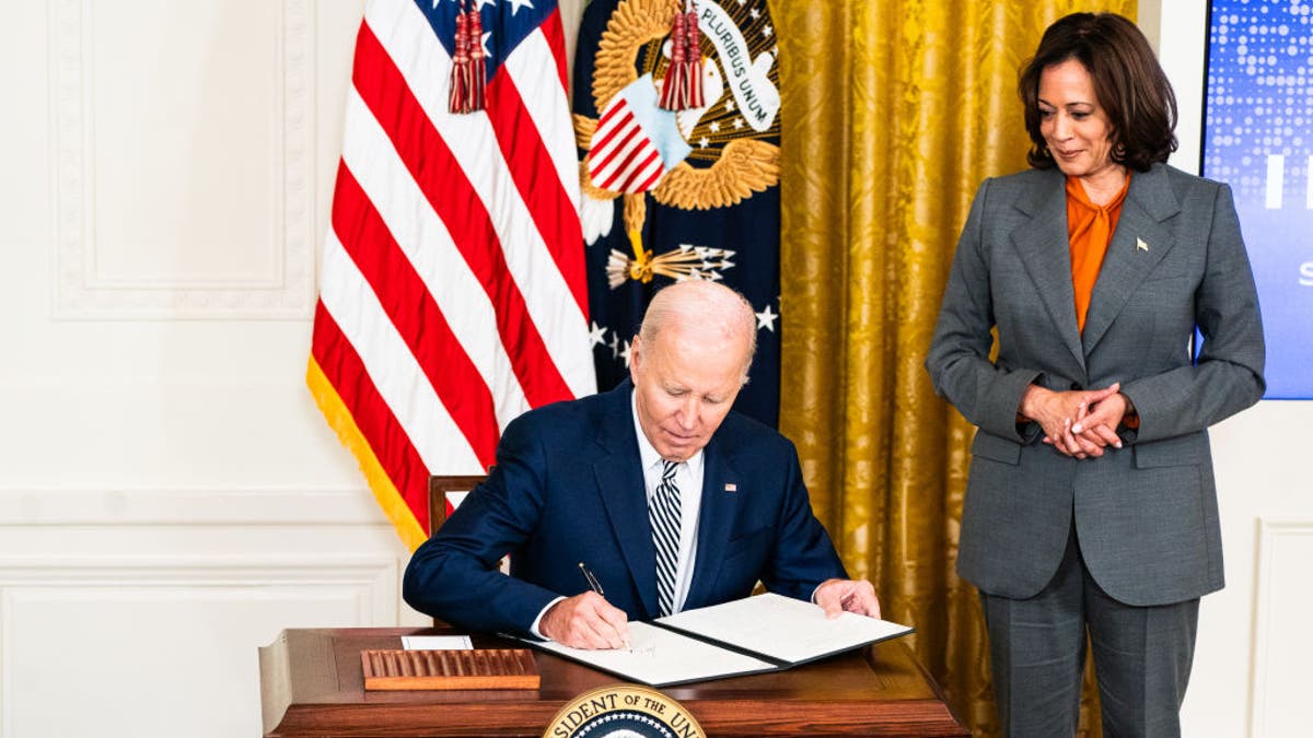 Biden and Harris AI signing