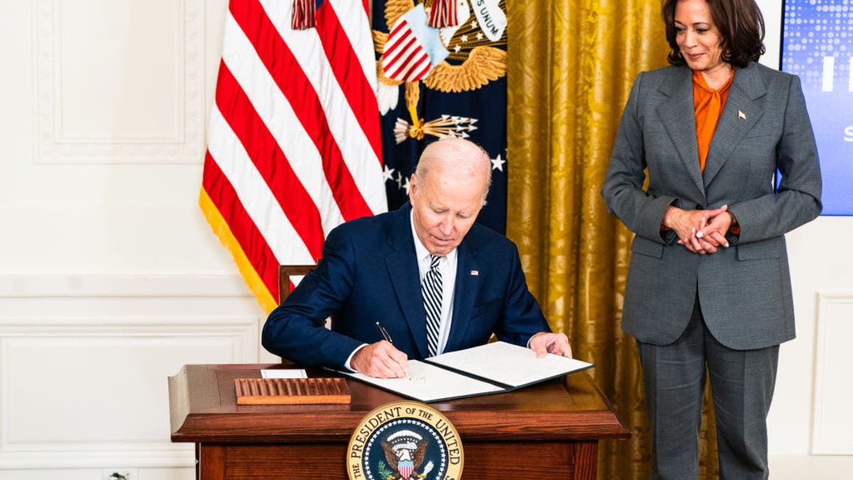 Biden and Harris AI signing