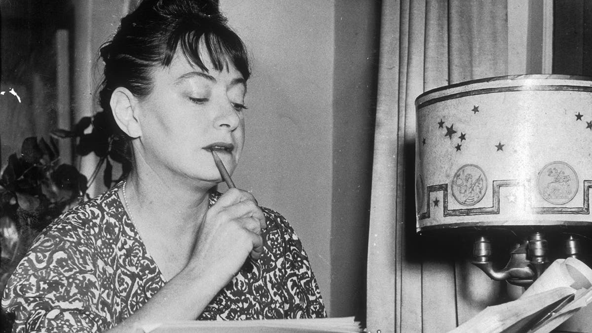 Celebrity author Dorothy Parker