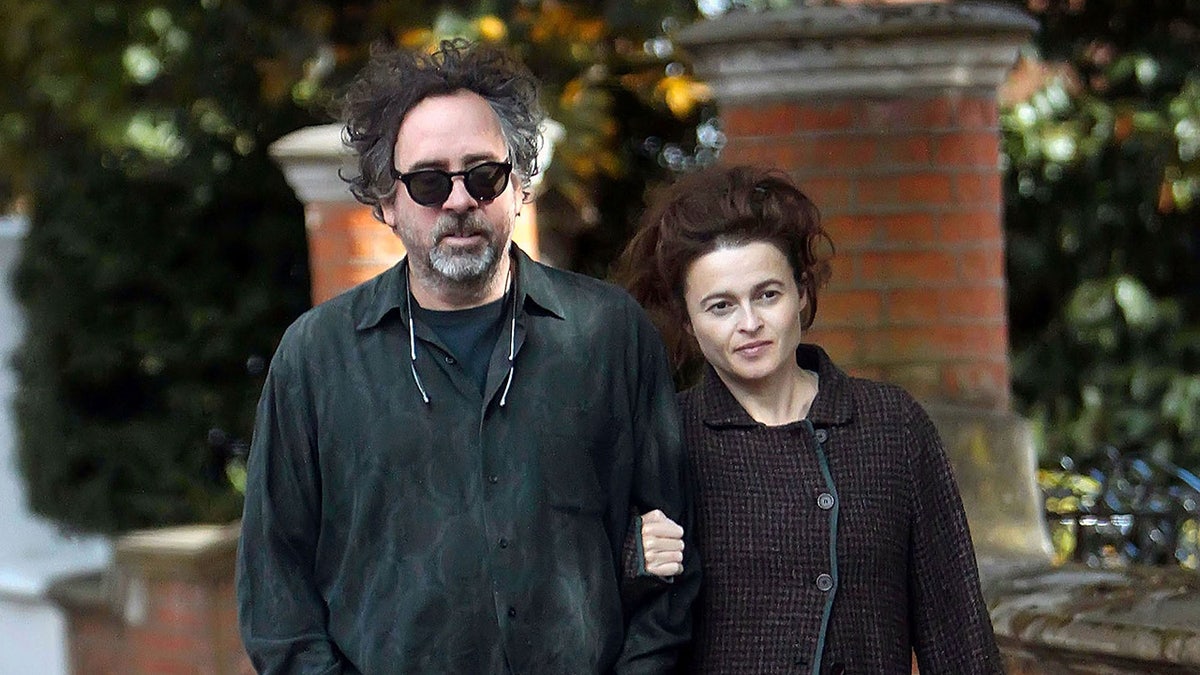 Uma foto de Tim Burton e Helena Bonham Carter