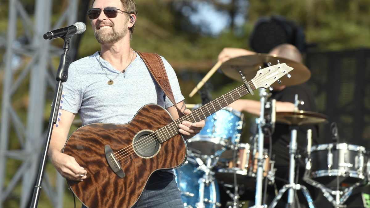 Craig Morgan performing