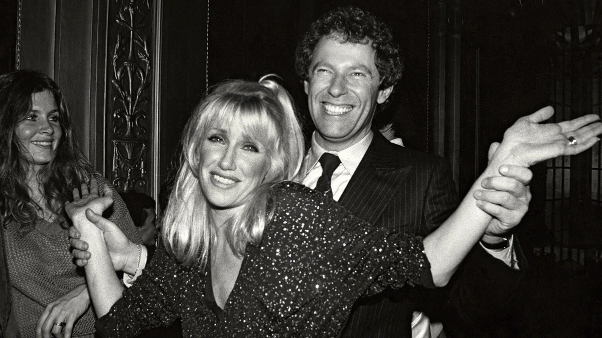 Suzanne Somers and Alan Hamel smile at Studio 54 club