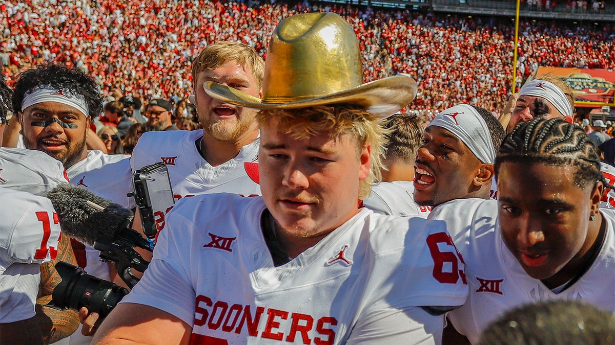 Nate Anderson wears the Golden Hat trophy