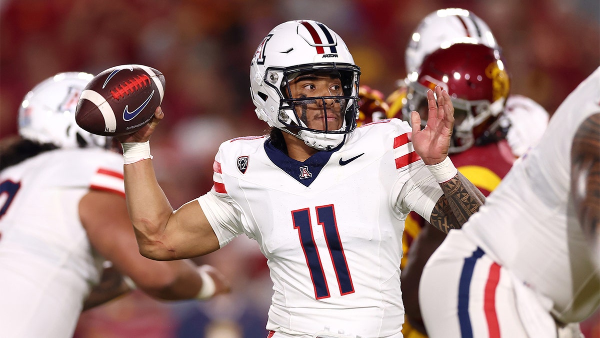 Noah Fifita attempts a pass against USC