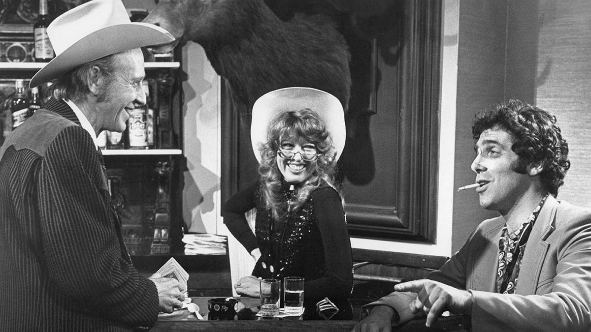 Elliott Gould gambling as two people watch in a scene from "California Split"