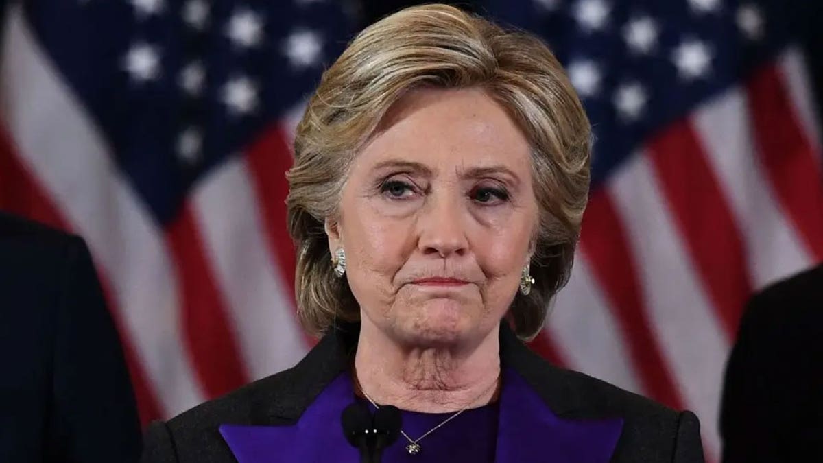 Hillary Clinton admite eleição de 2016