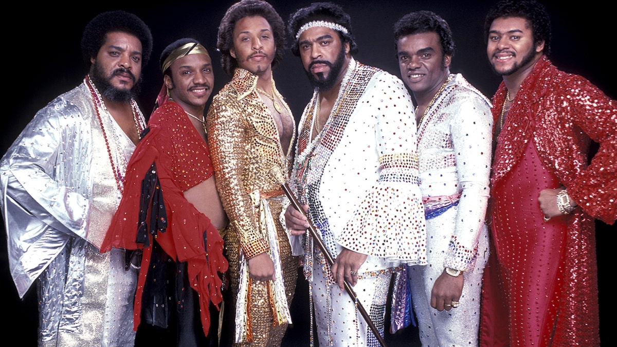The full Isley Brothers band