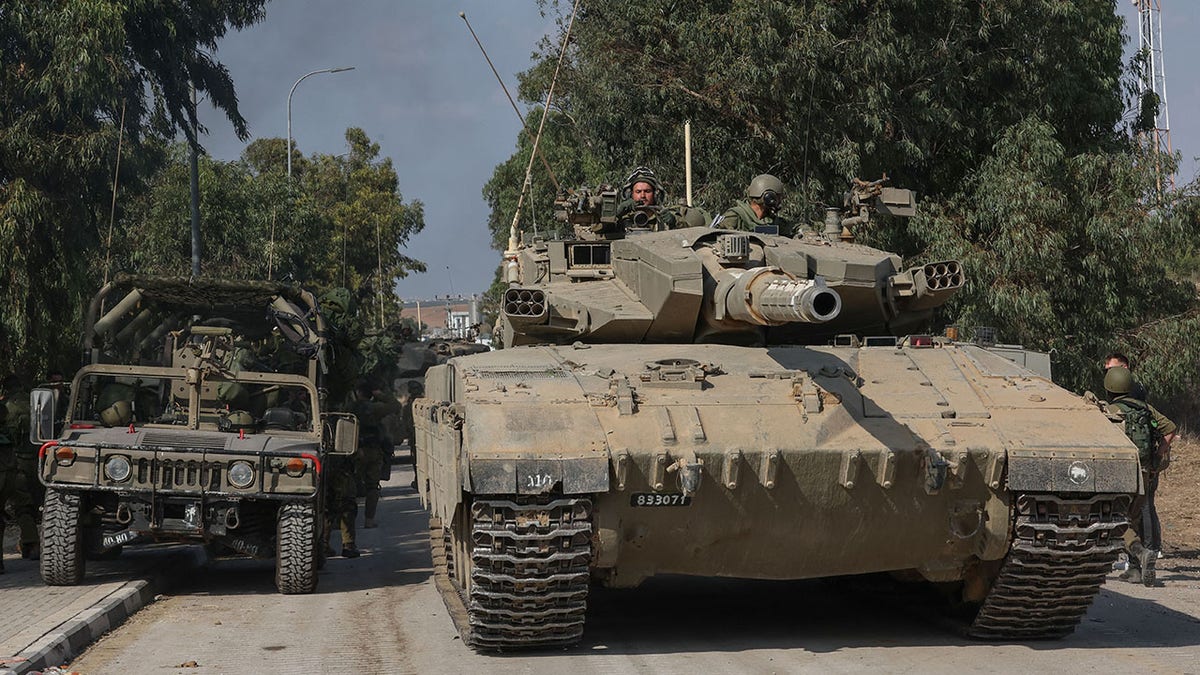Tanques israelenses no sul de Israel