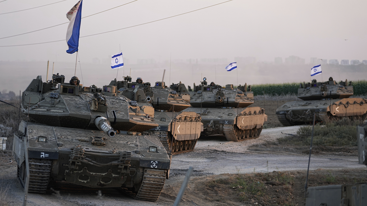 Tanques israelenses perto da Faixa de Gaza
