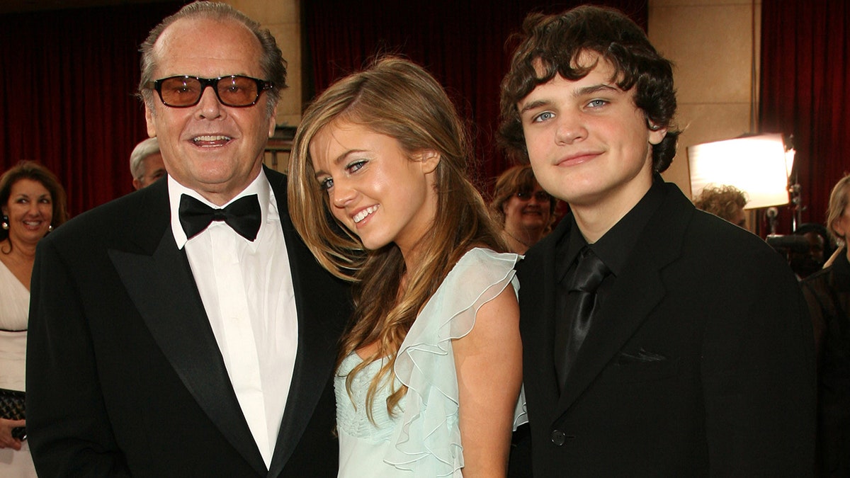 Jack Nicholson with children Lorraine and Ray in 2006