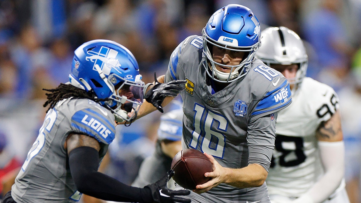 Jahmyr Gibbs Sets New Career Highs In Lions’ Victory Over Raiders | Fox ...