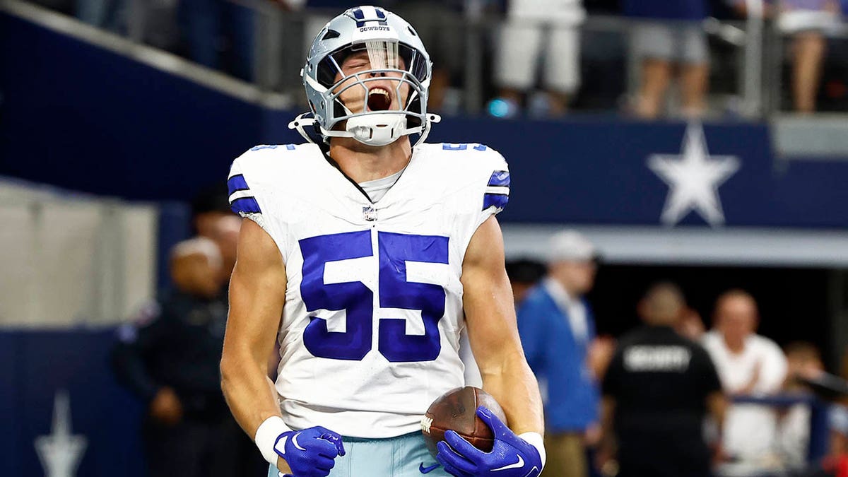 Leighton Vander Esch celebrates