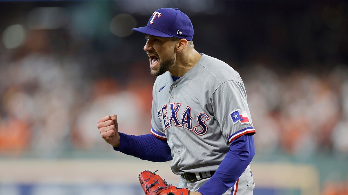 Rangers push postseason win streak to 7 games with ALCS Game 2