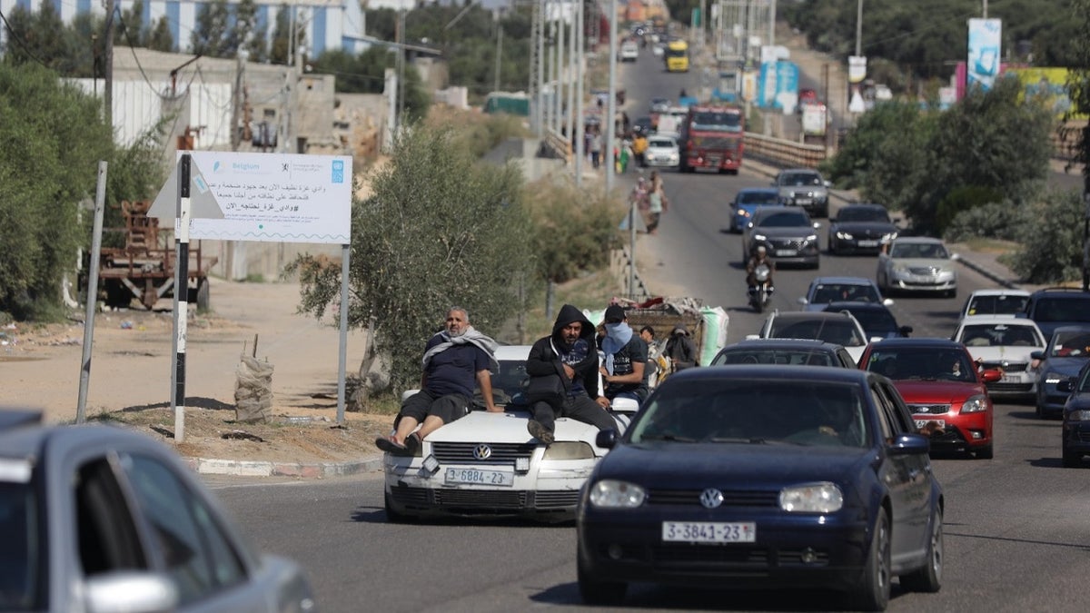 People in Gaza Strip evacuate