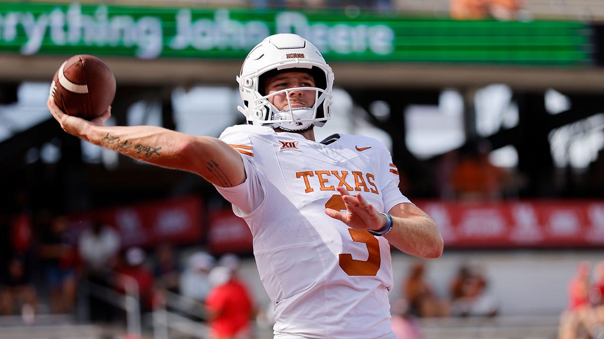 Texas QB Quinn Ewers Suffers Apparent Shoulder Injury In Win Over ...