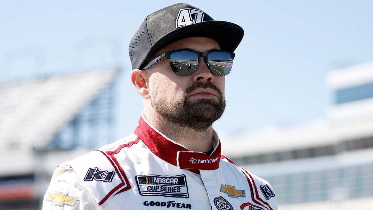 Ricky Stenhouse Jr during practice