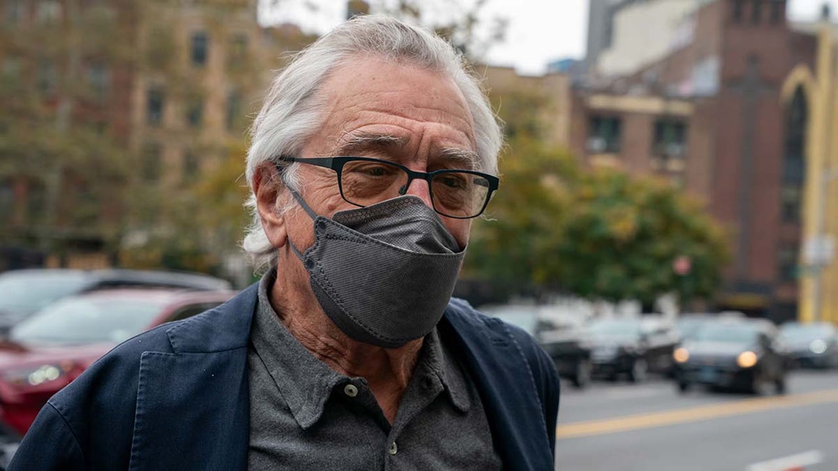 Robert De Niro chega ao tribunal na cidade de Nova York.