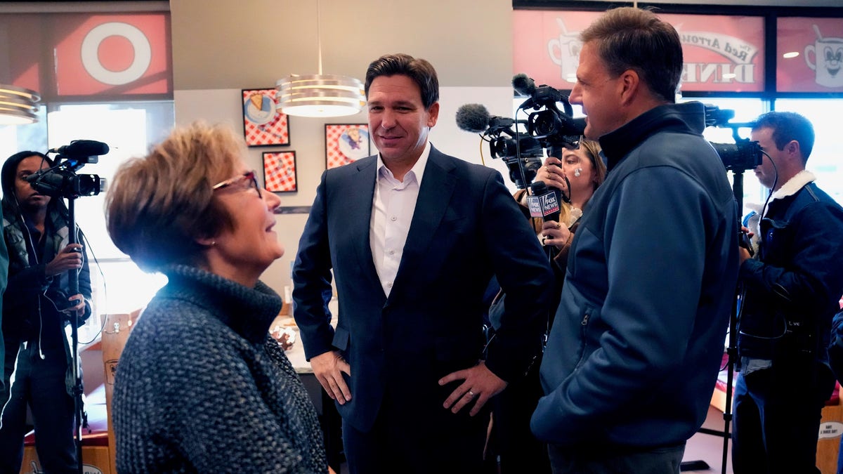 Ron DeSantis teams up with Chris Sununu on the presidential campaign trail in New Hampshire