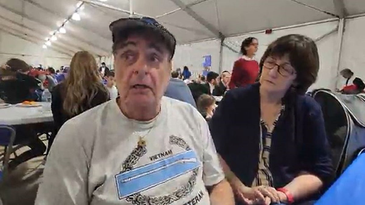 Ron y Linda Nuemann justo antes de subir a un avión para regresar a Florida desde Israel