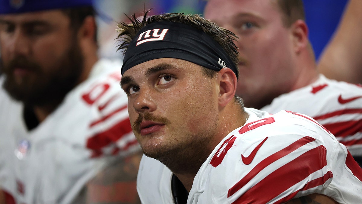 Giants place offensive lineman on IR as injuries continue to plague struggling group 1 Shane Lemieux looks up from sideline