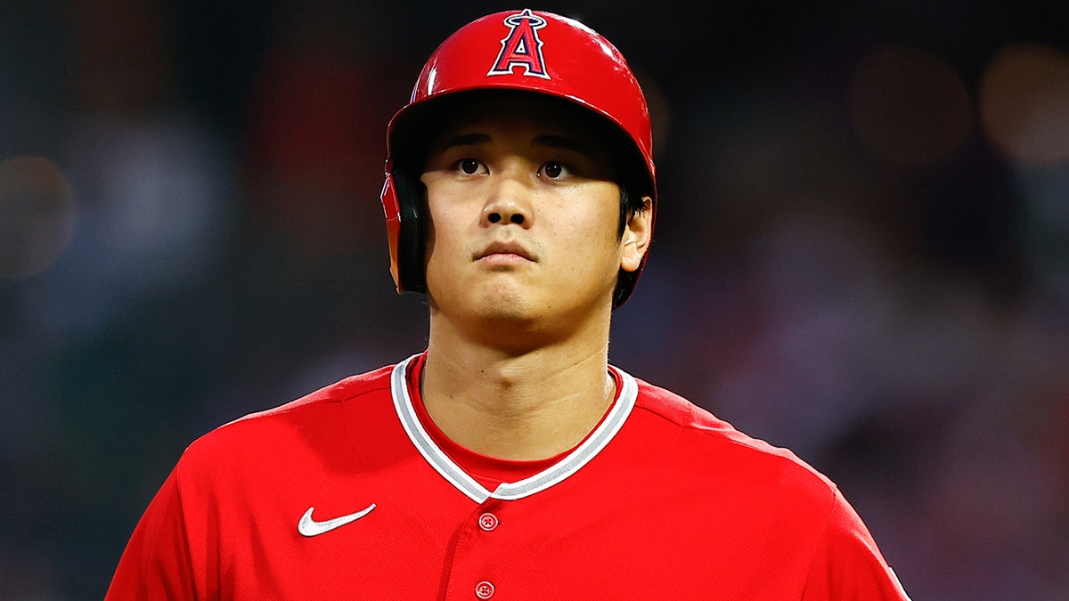 Shohei Ohtani looks up