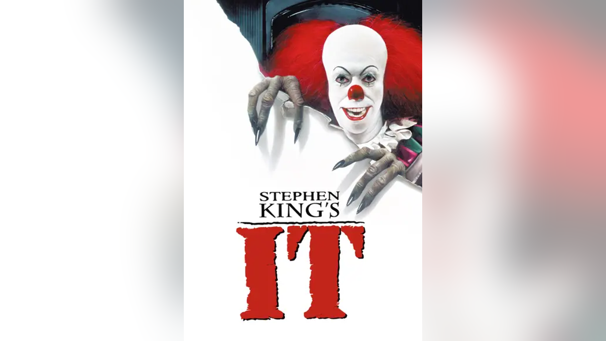 Cover of "Stephen King's IT" with clown on front