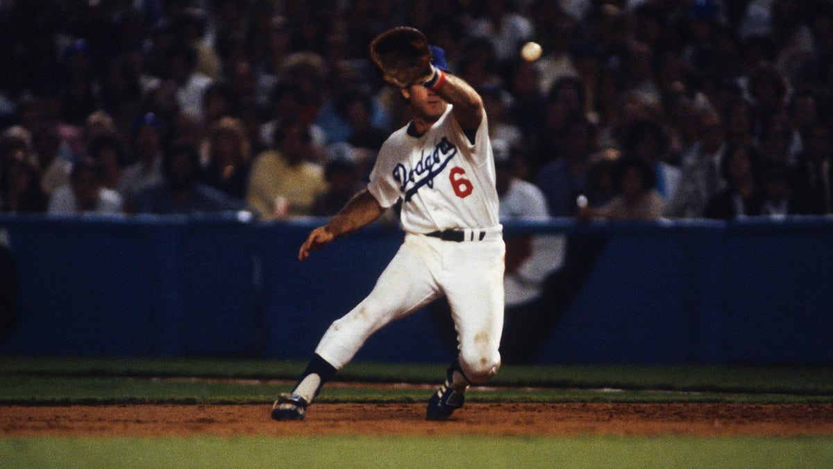 Steve Garvey catches a ground balll