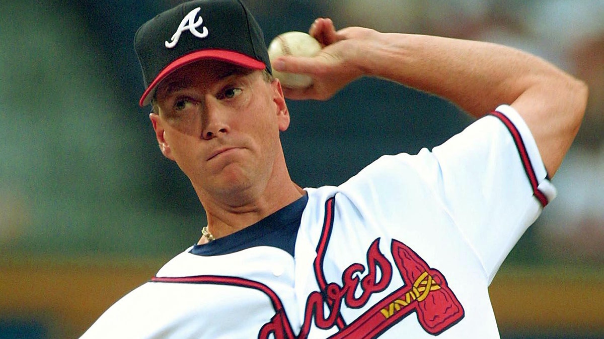 Tom Glavine fires a pitch
