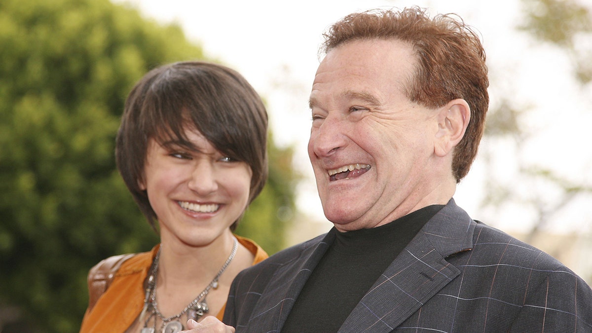 Zelda Williams com seu pai, Robin Williams