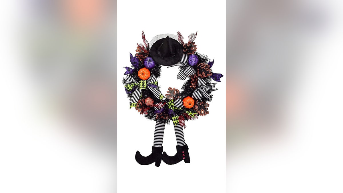 amazon witches wreath edit