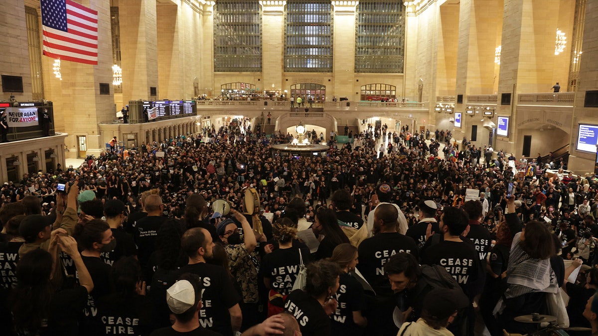 New York s Grand Central Terminal closes temporarily due to