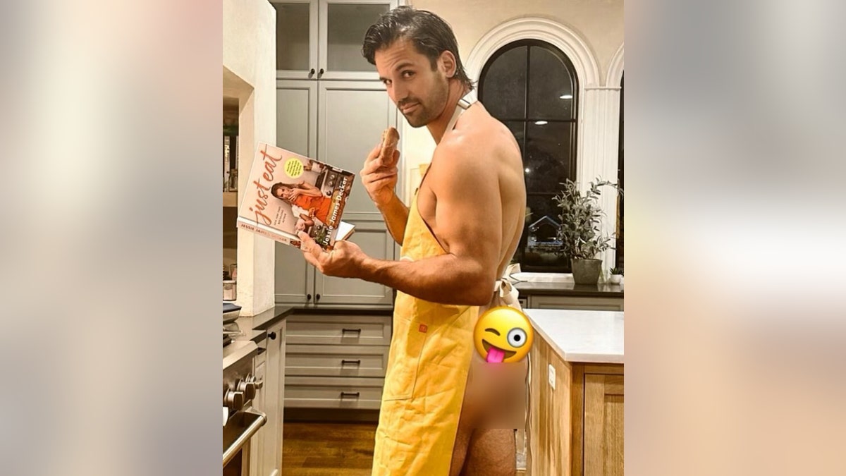 Eric Decker in the kitchen