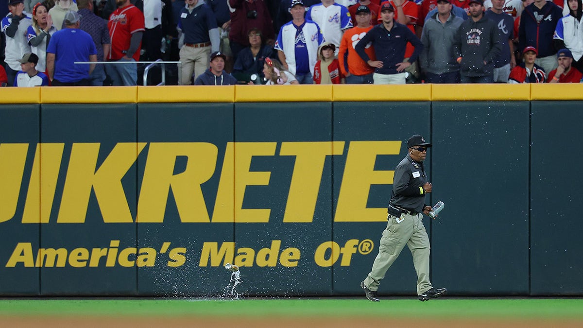 Atlanta fans throw bottles