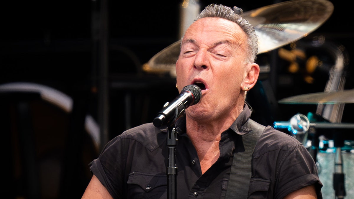 Bruce Springsteen sings passionately into the microphone in London