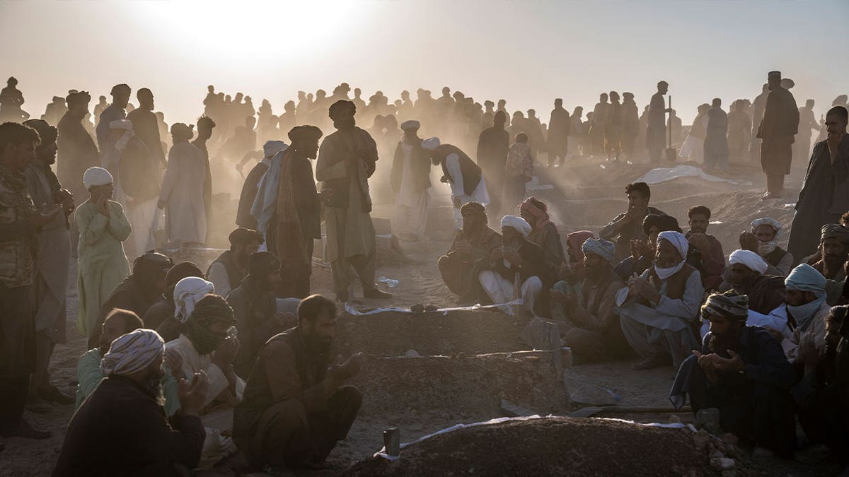 afghans bury bodies