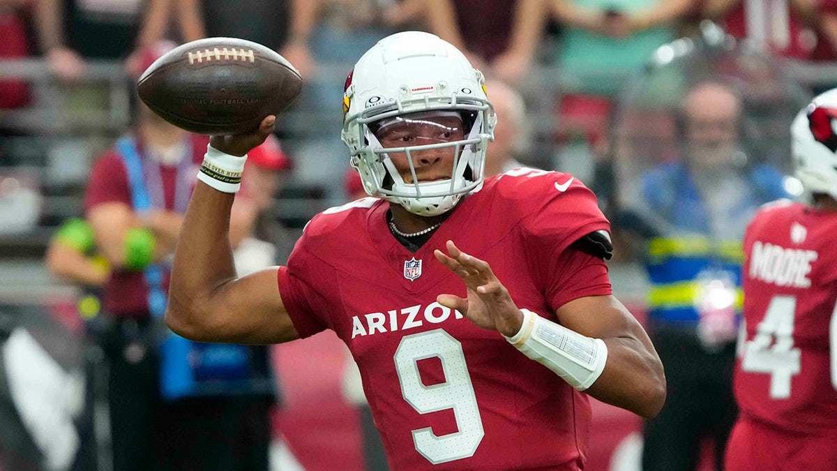 Joshua Dobbs throws the ball