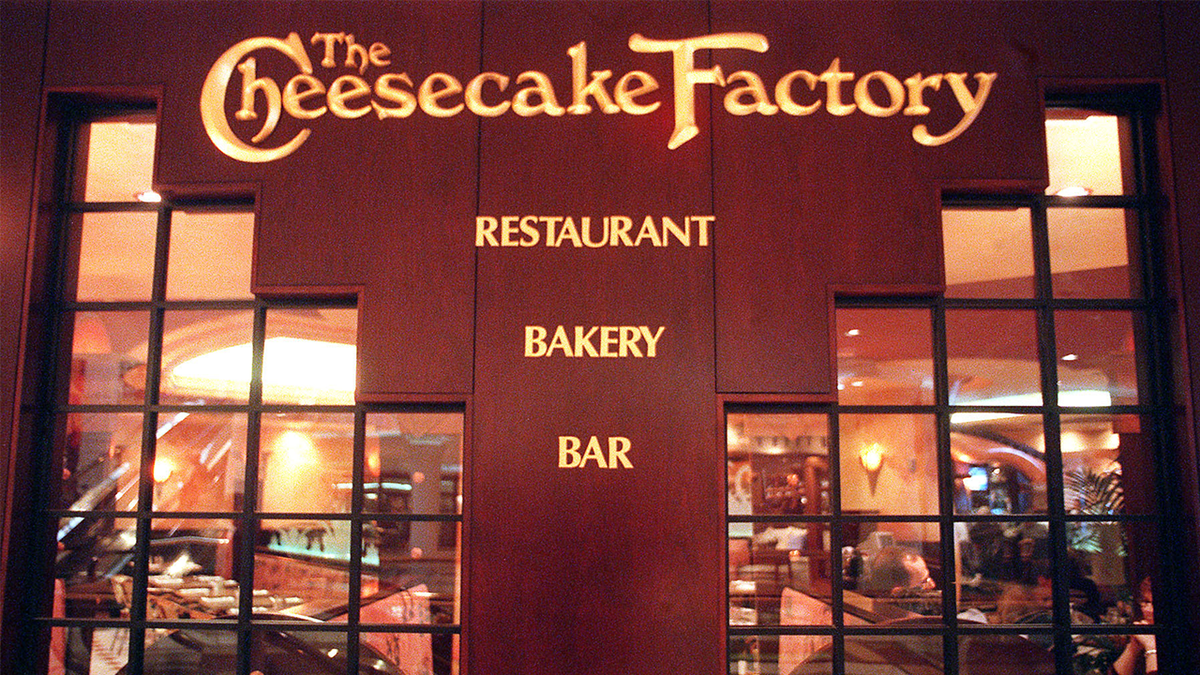 cheesecake factory front entrance