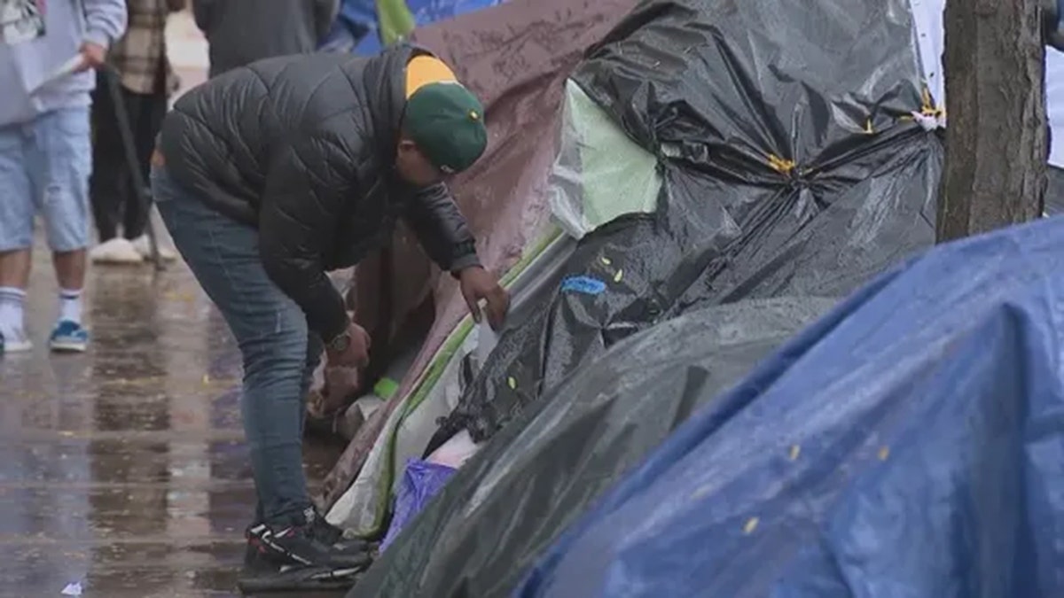 Chicago homeless outside tent