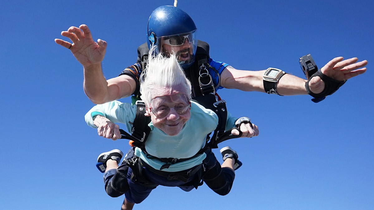 Oldest skydiver in Illinois