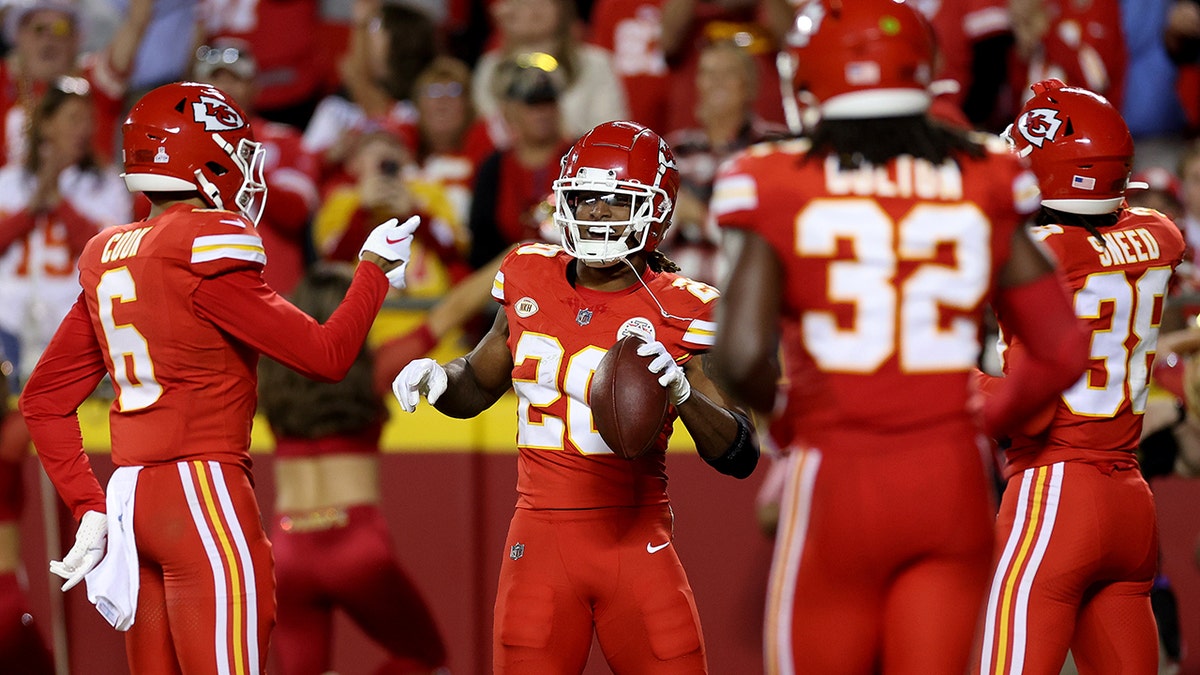 Travis Kelce’s Big Day Helps Chiefs’ Win Streak Extend To 5; Broncos ...