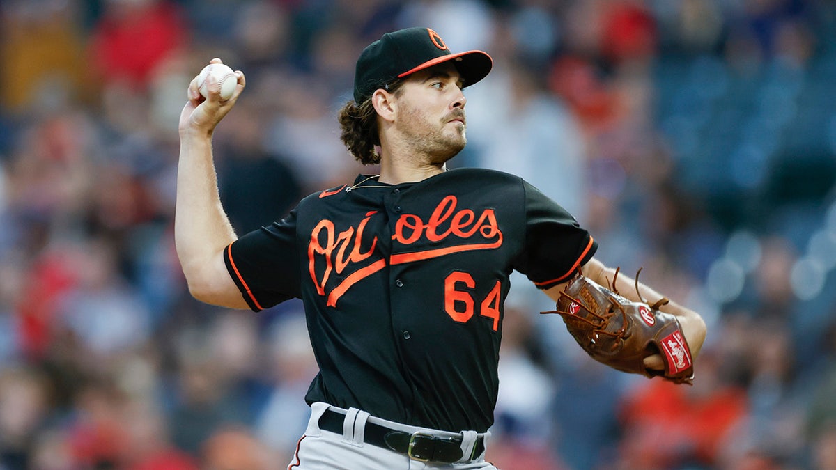 Kremer pitches for the Orioles