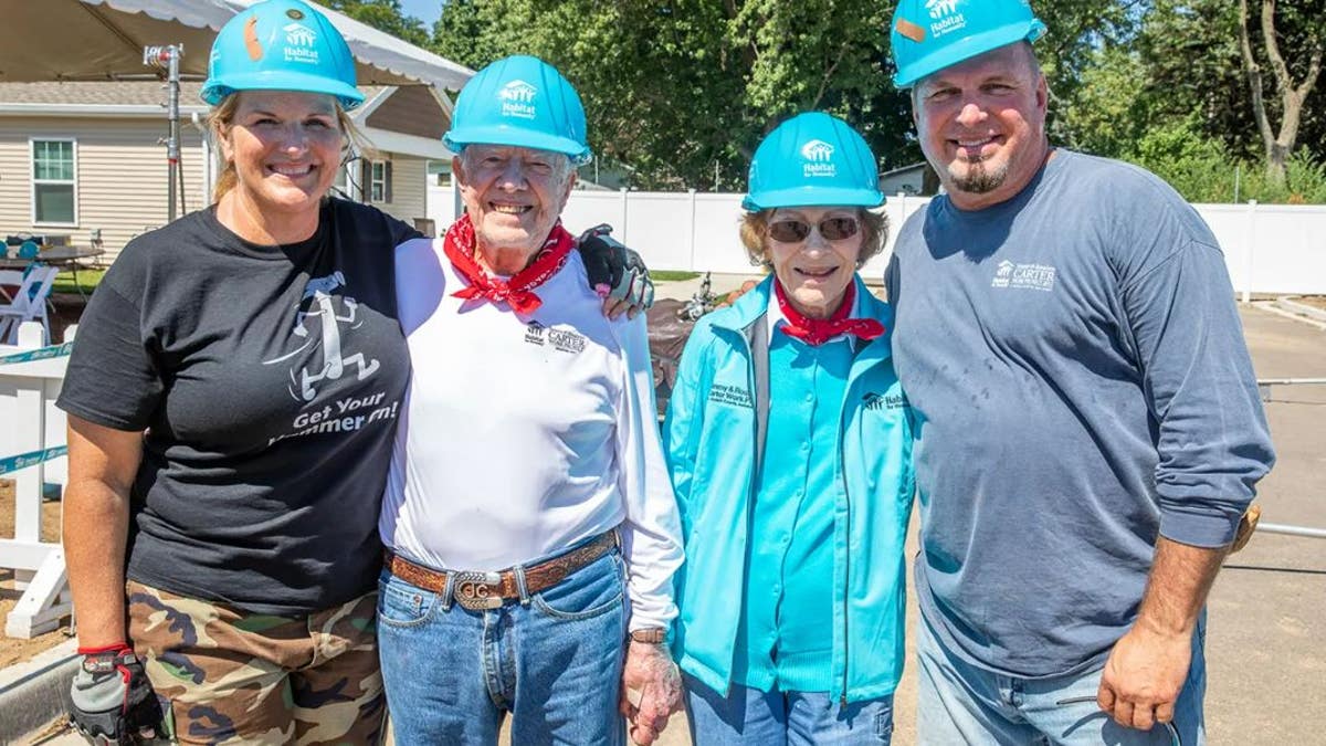 Garth Brooks y Trisha Yearwood con Jimmy Carter y Rosalynn Carter