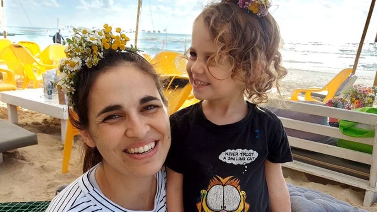 yarden and daughter gefen smiling