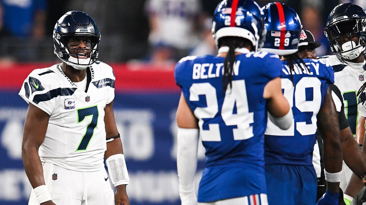 Seahawks QB Geno Smith returns after leaving game vs. Giants with