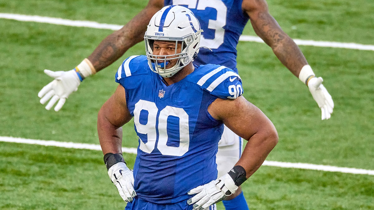 Indianapolis Colts defensive tackle Grover Stewart before play