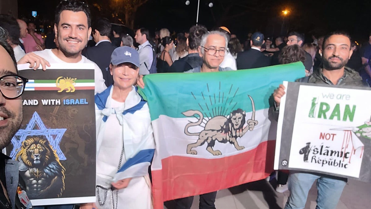 iranians rally for israel