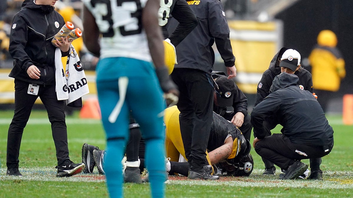 Streaking Jaguars slug their way past Pittsburgh as Steelers lose quarterback Kenny Pickett to injury 1 Kenny Pickett goes down